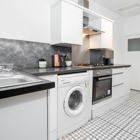 5 Bedroom House - 11 Guests - Garden - Wifi - Smart Tv - Top Rated - Large Driveway 4 Multiple Vehicles - Perfect For Contractors Μπέρμιγχαμ Εξωτερικό φωτογραφία