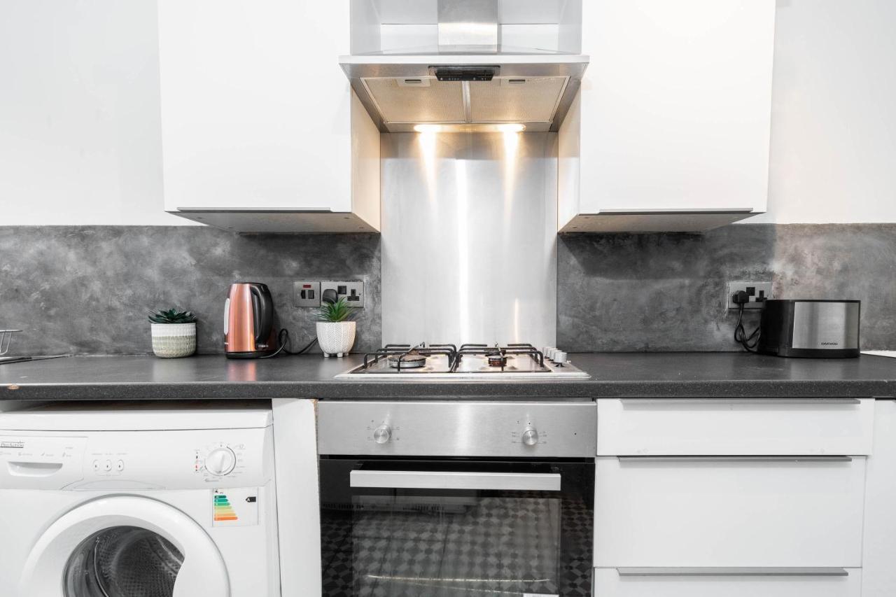 5 Bedroom House - 11 Guests - Garden - Wifi - Smart Tv - Top Rated - Large Driveway 4 Multiple Vehicles - Perfect For Contractors Μπέρμιγχαμ Εξωτερικό φωτογραφία