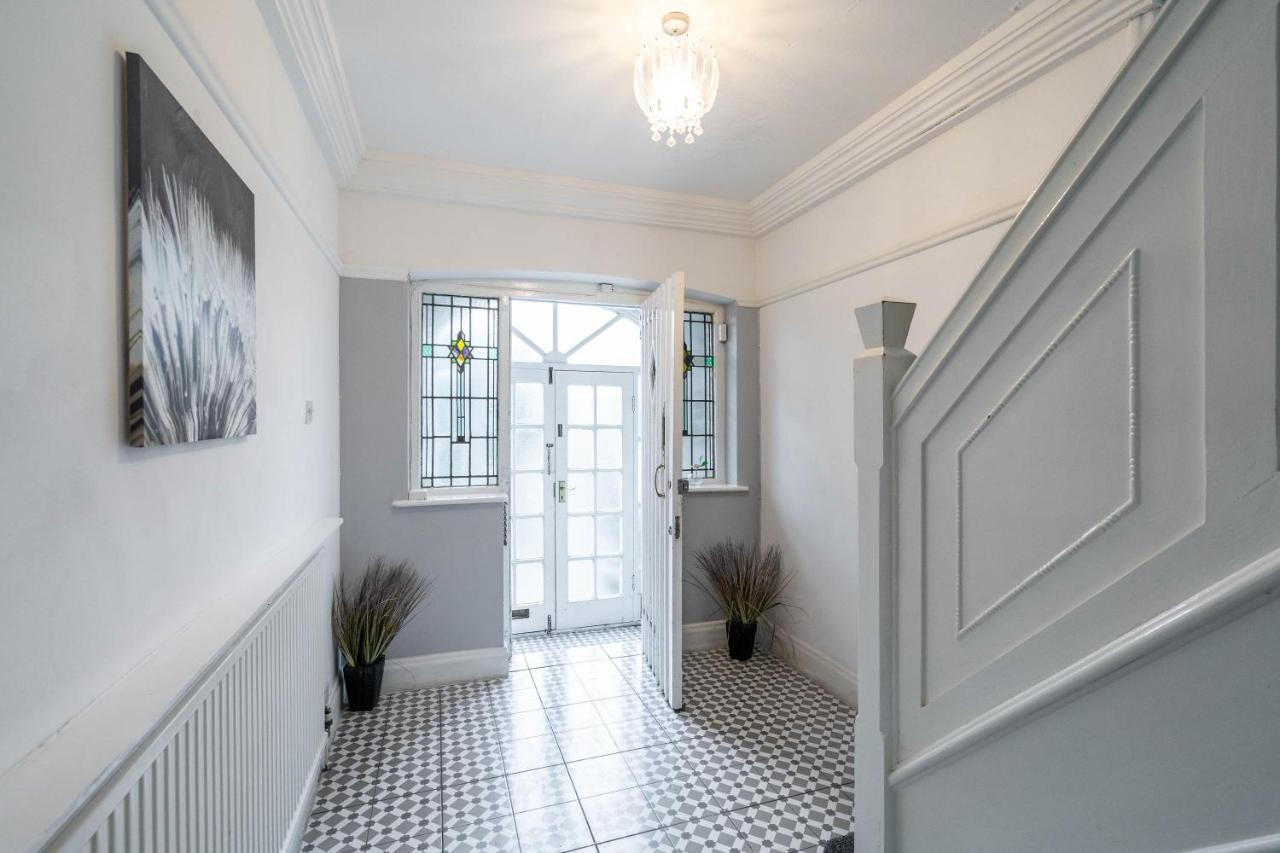 5 Bedroom House - 11 Guests - Garden - Wifi - Smart Tv - Top Rated - Large Driveway 4 Multiple Vehicles - Perfect For Contractors Μπέρμιγχαμ Εξωτερικό φωτογραφία