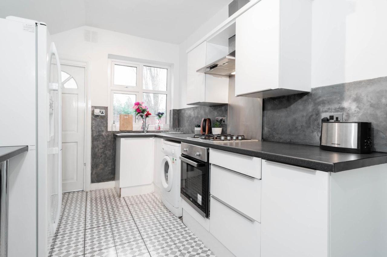 5 Bedroom House - 11 Guests - Garden - Wifi - Smart Tv - Top Rated - Large Driveway 4 Multiple Vehicles - Perfect For Contractors Μπέρμιγχαμ Εξωτερικό φωτογραφία